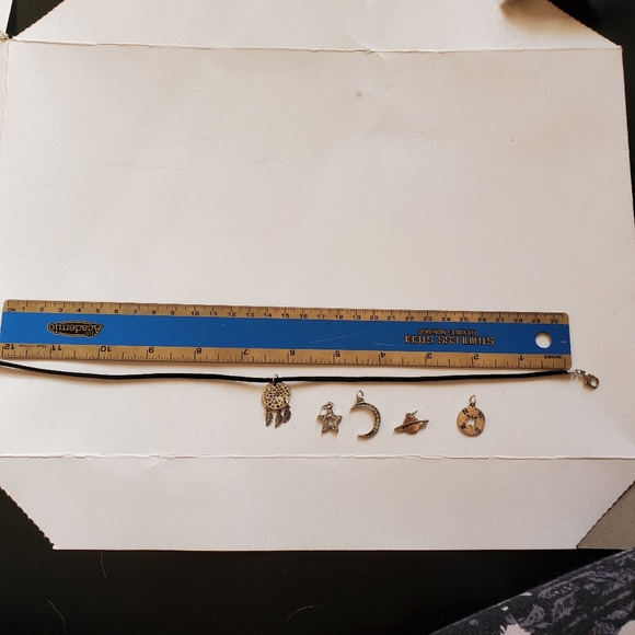 Black Choker with multiple charms🌟 - Picture 2 of 2